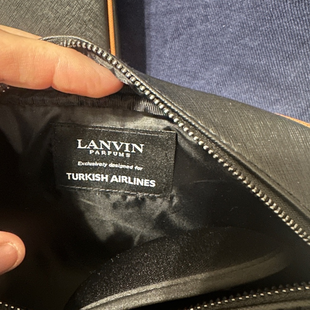 4 Turkish Airlines amenity kits with one eye mask - Picture 3 of 5